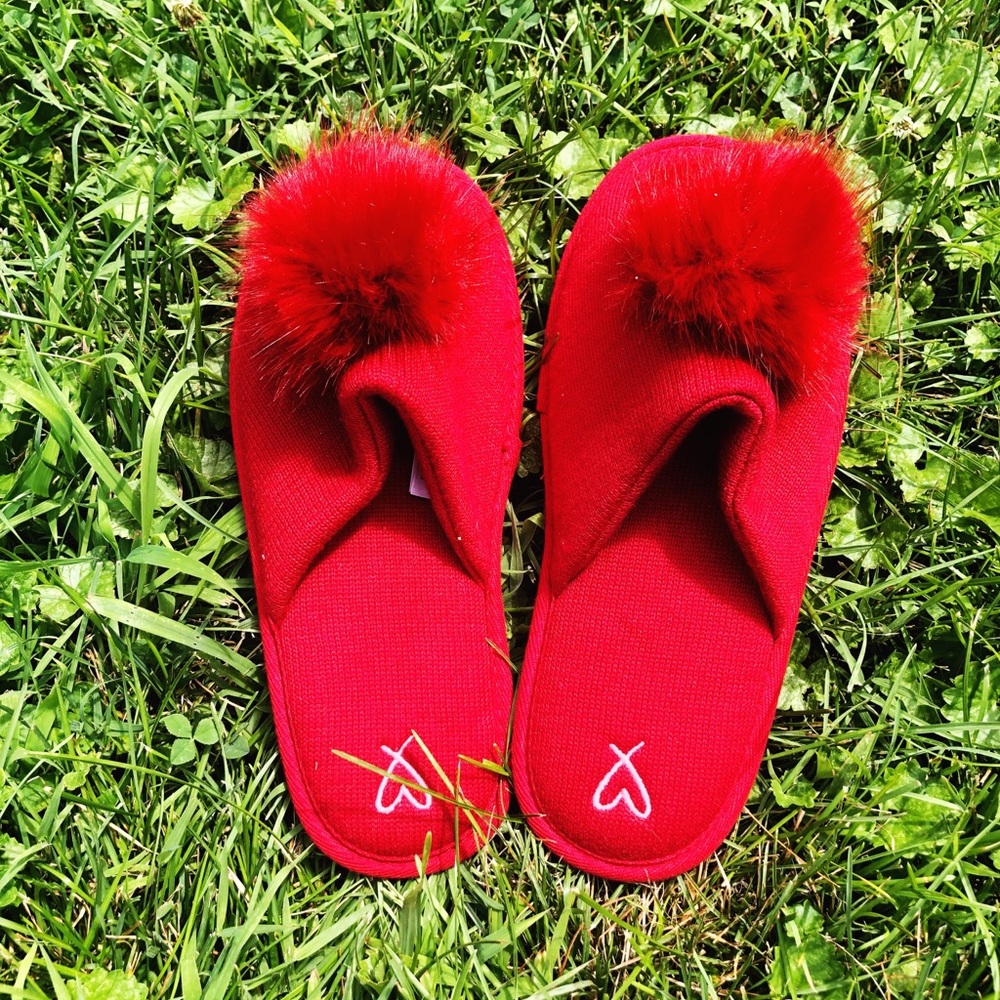 💋 Victoria’s Secret 🌹 Slippers Red ❤️